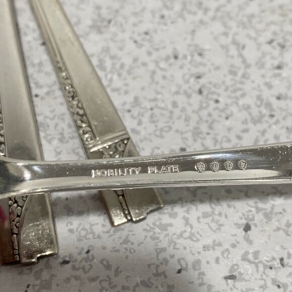 Vintage Oneida Silverplated Teaspoons Caprice Pattern Circa 1937 set of 6 spoons - Picture 3 of 6